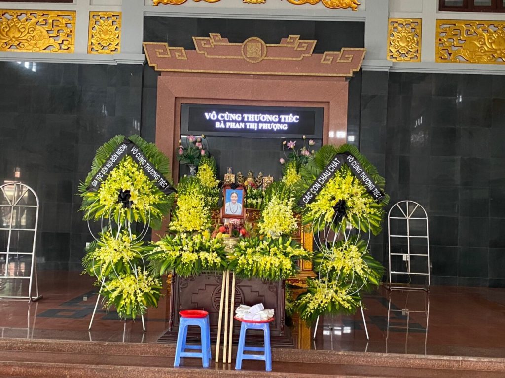 Dịch vụ tang lễ trọn gói uy tín tại 101 Thanh Nhàn, Hà Nội 3 hoa tang le HTL55